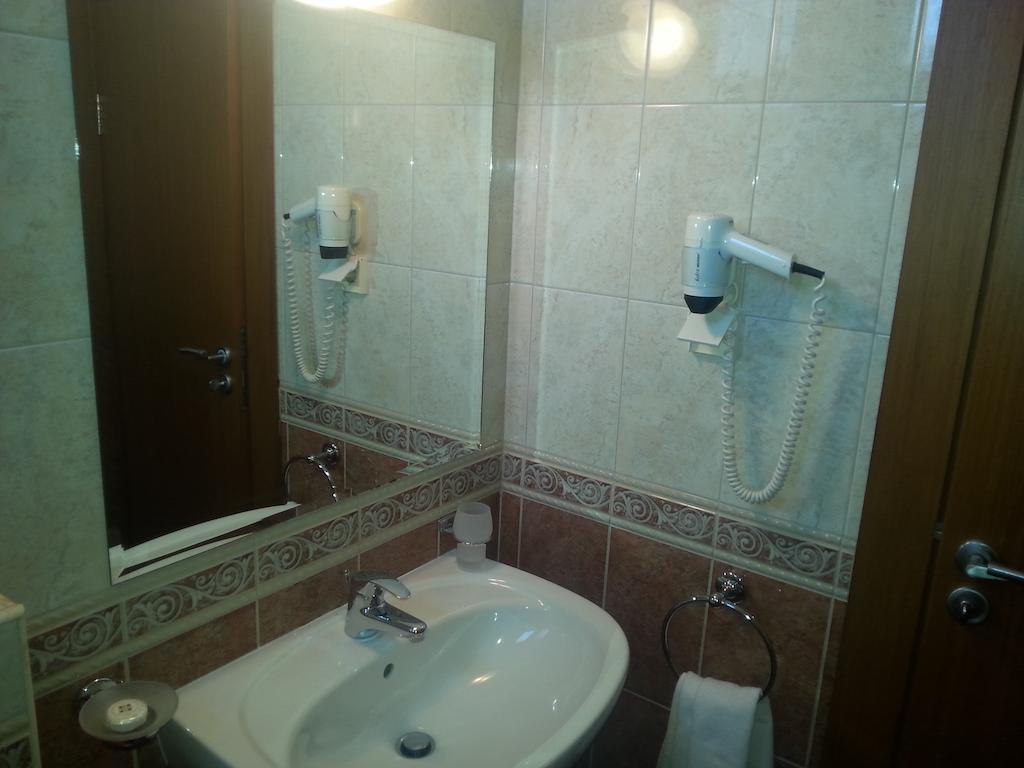 Hotel Perperikon Kŭrdzhali Quarto foto