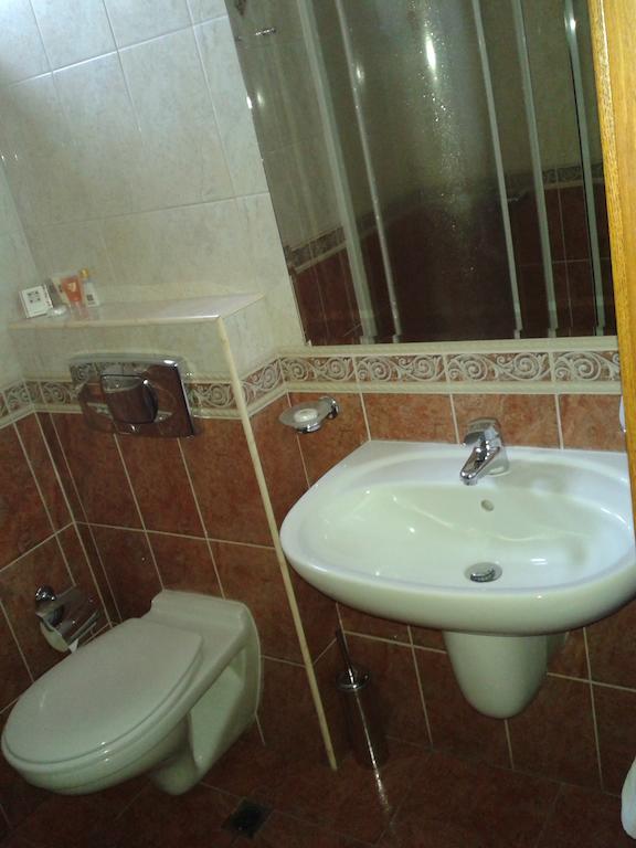 Hotel Perperikon Kŭrdzhali Quarto foto