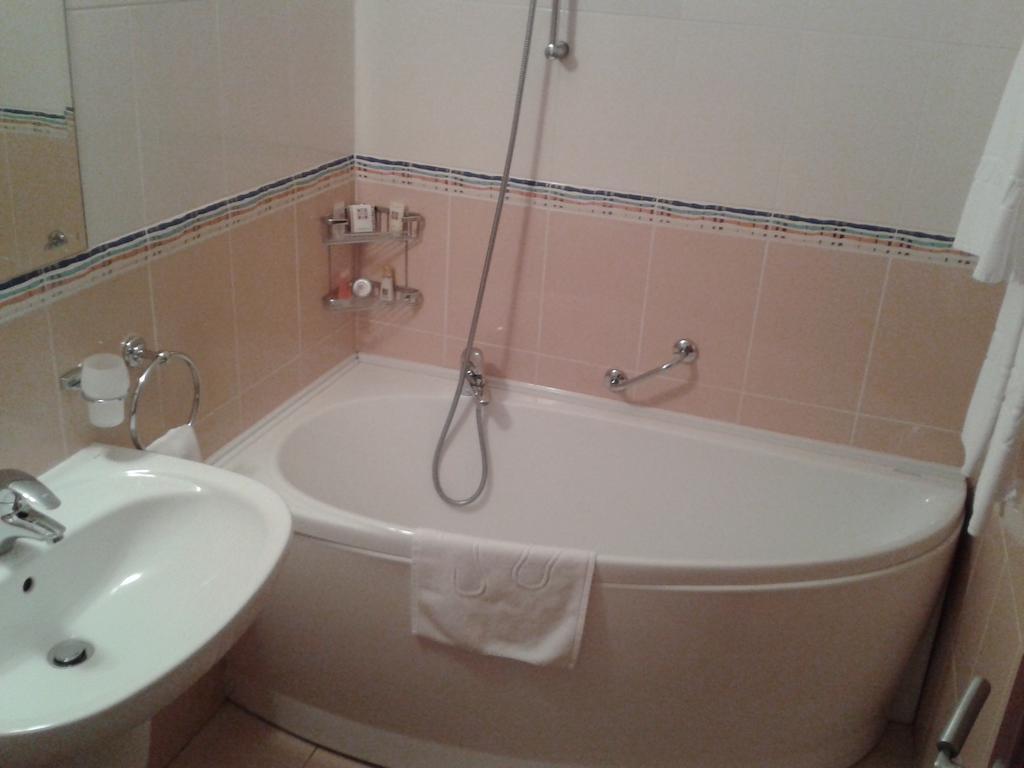 Hotel Perperikon Kŭrdzhali Quarto foto