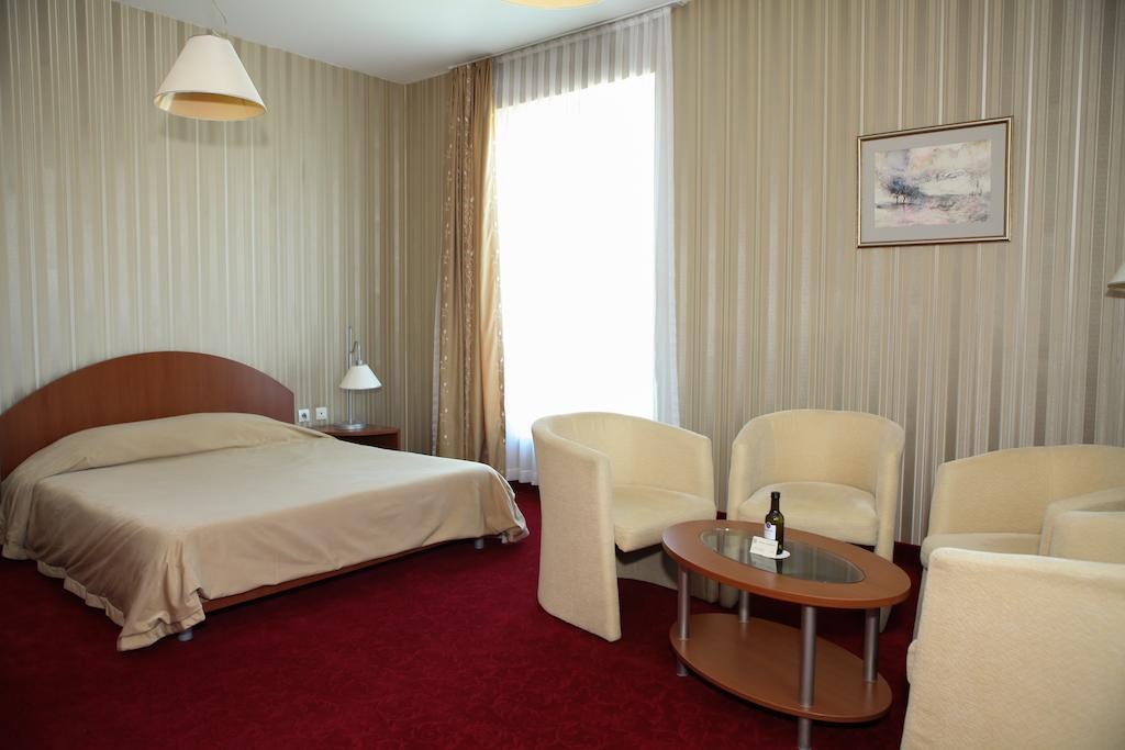 Hotel Perperikon Kŭrdzhali Quarto foto